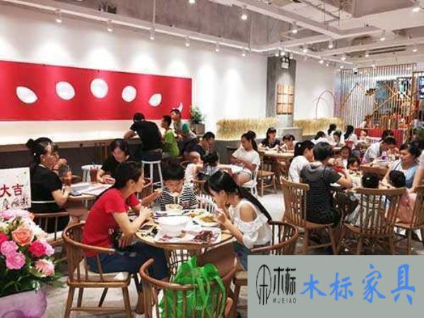西餐廳設(shè)計(jì)裝修需要桌椅搭配嗎？